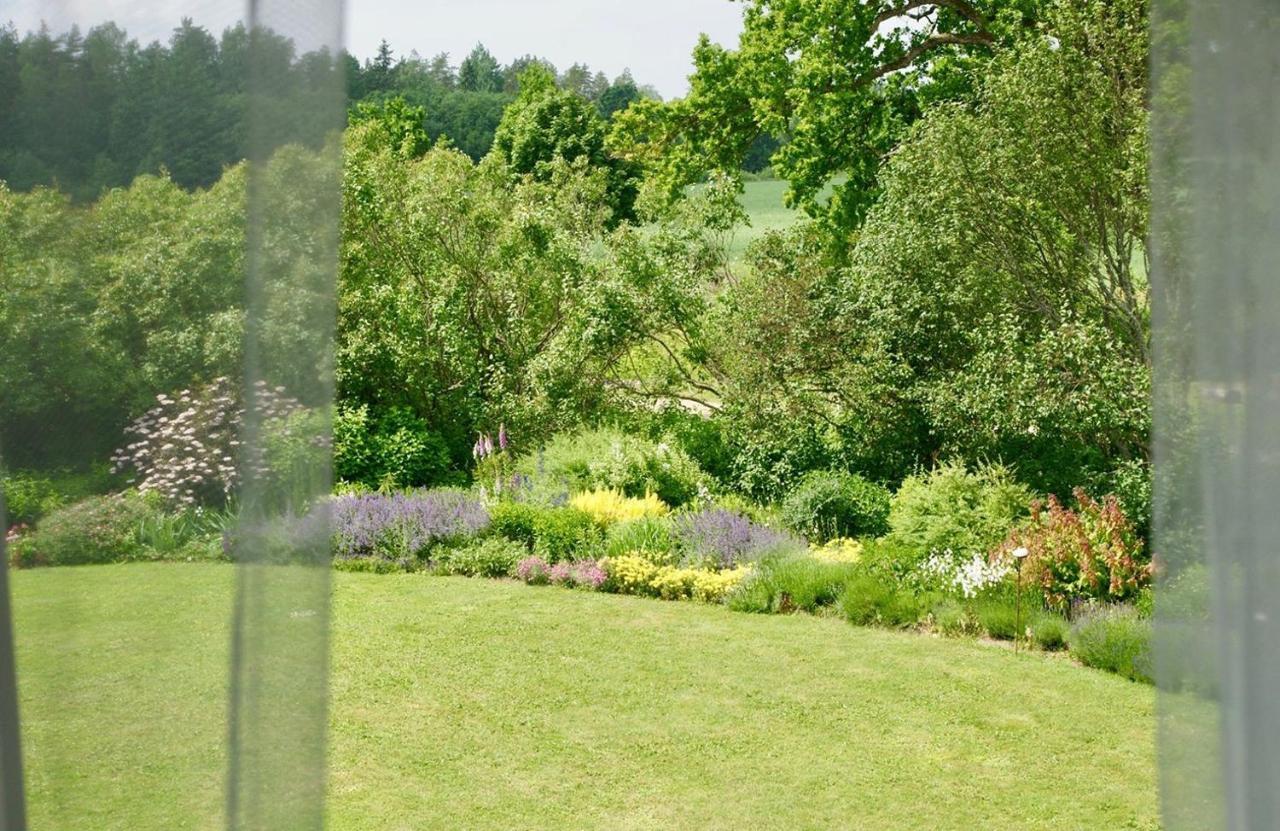 Bear Manor Lacu Muizina Lägenhet Pāle Exteriör bild