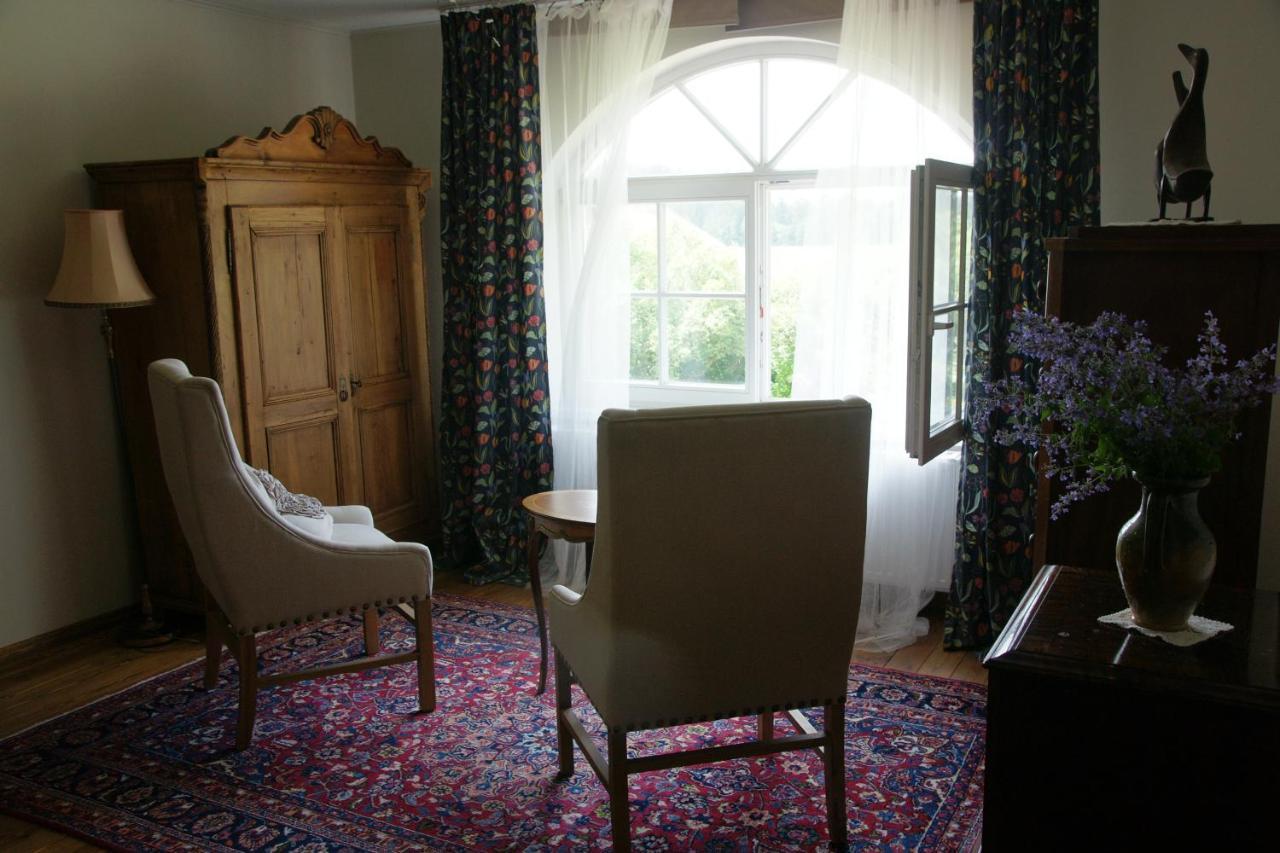 Bear Manor Lacu Muizina Lägenhet Pāle Exteriör bild