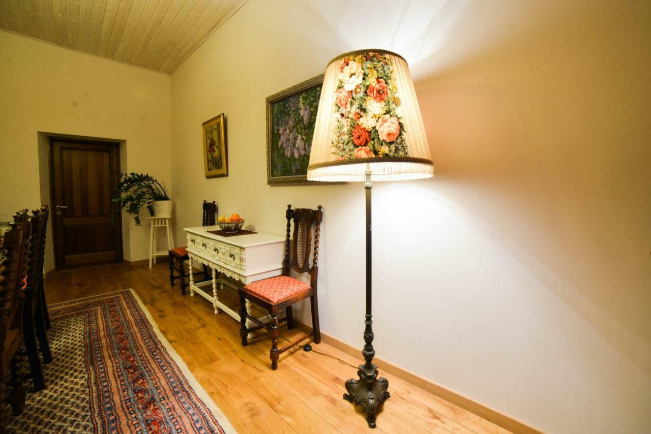 Bear Manor Lacu Muizina Lägenhet Pāle Exteriör bild