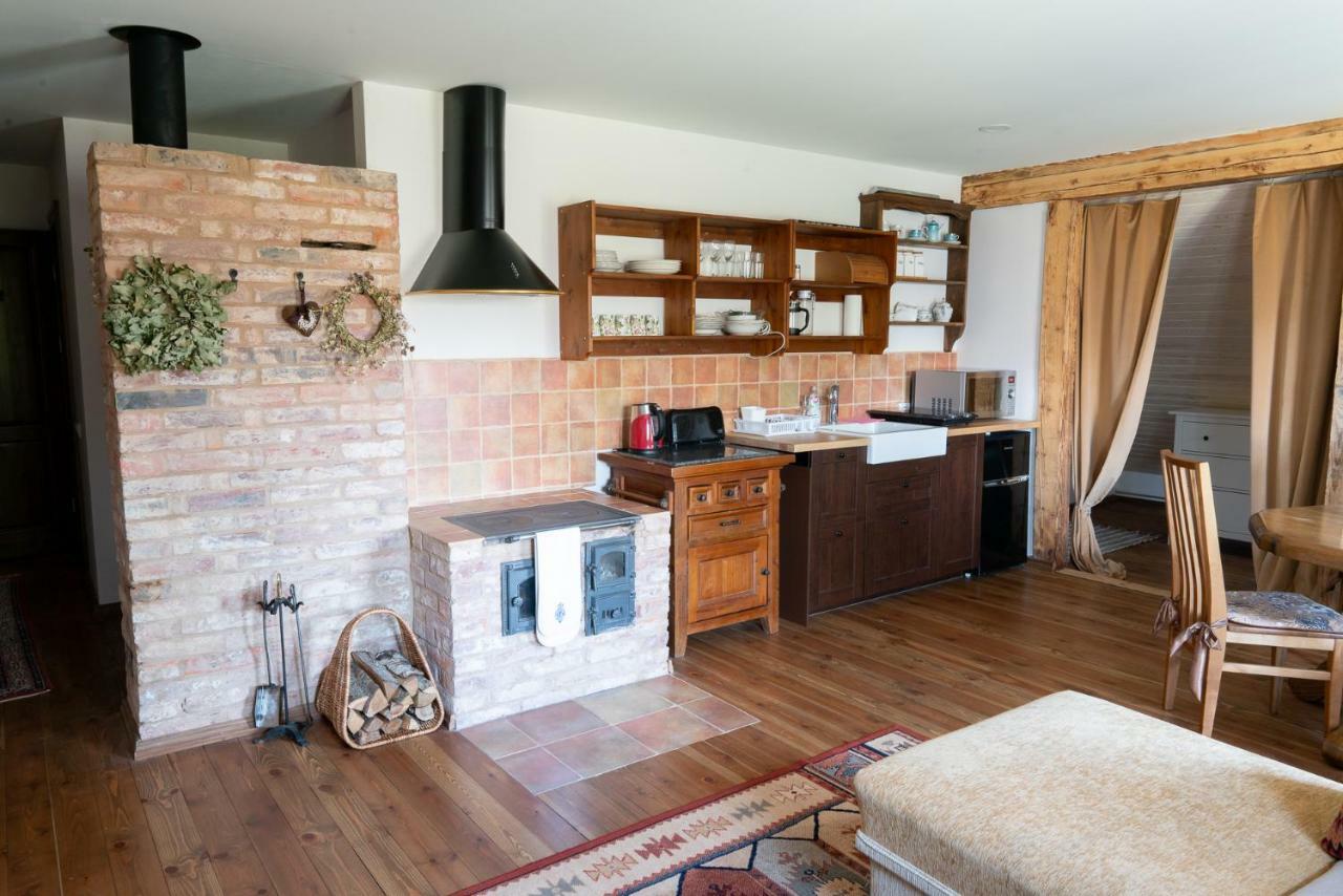 Bear Manor Lacu Muizina Lägenhet Pāle Exteriör bild