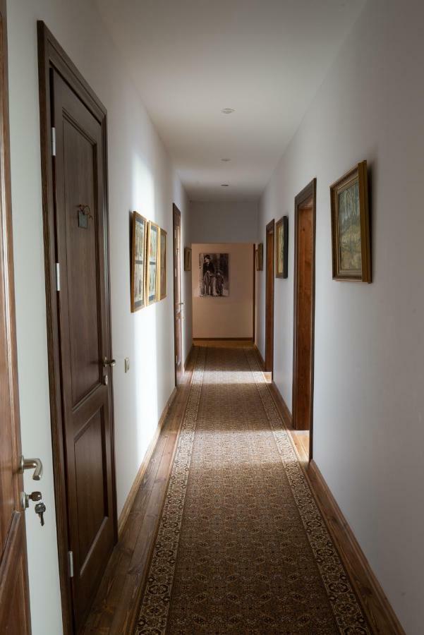 Bear Manor Lacu Muizina Lägenhet Pāle Exteriör bild